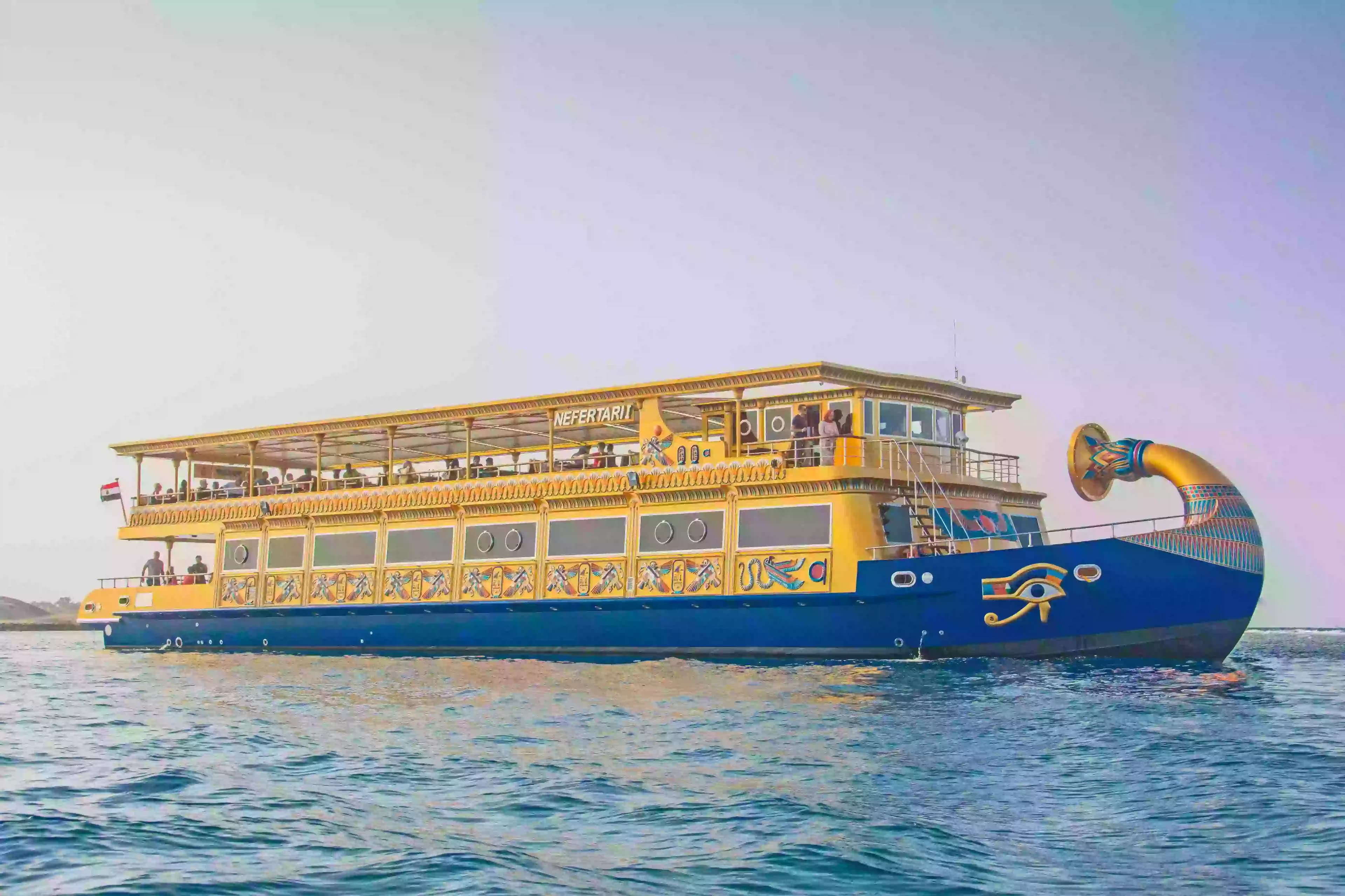 Croisière VIP Nefertari à Marsa Alam : Snorkeling à Marsa Mubarak & Expérience en Bateau à Fond de Verre